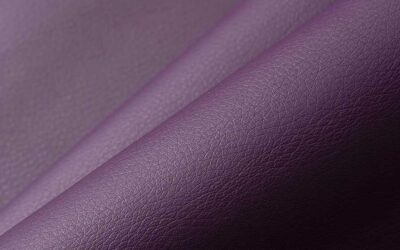 Comment porter un sac à main violet ?